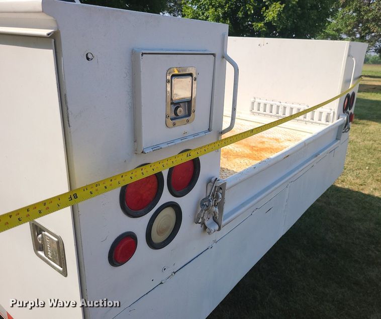 image for item MJ9303 2004 Ford F350 Super Duty  utility bed pickup truck