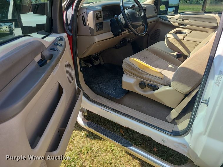 image for item MJ9303 2004 Ford F350 Super Duty  utility bed pickup truck