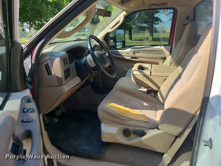 image for item MJ9303 2004 Ford F350 Super Duty  utility bed pickup truck