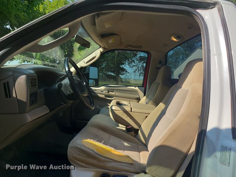 image for item MJ9303 2004 Ford F350 Super Duty  utility bed pickup truck