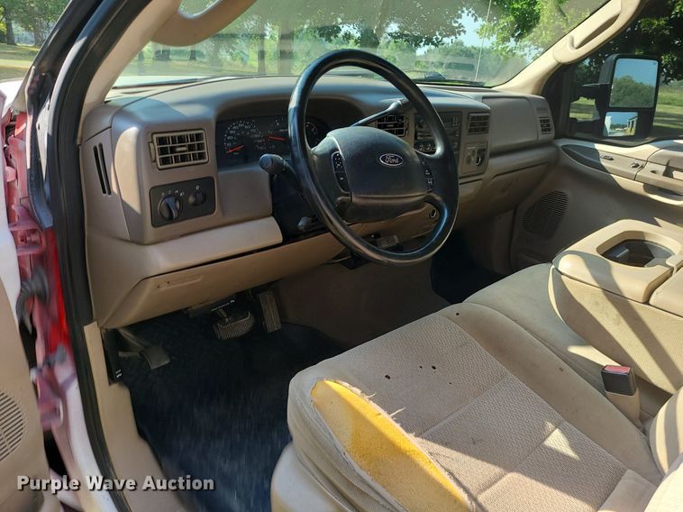 image for item MJ9303 2004 Ford F350 Super Duty  utility bed pickup truck