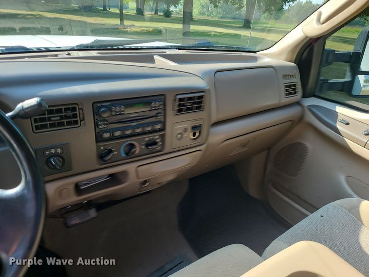 image for item MJ9303 2004 Ford F350 Super Duty  utility bed pickup truck