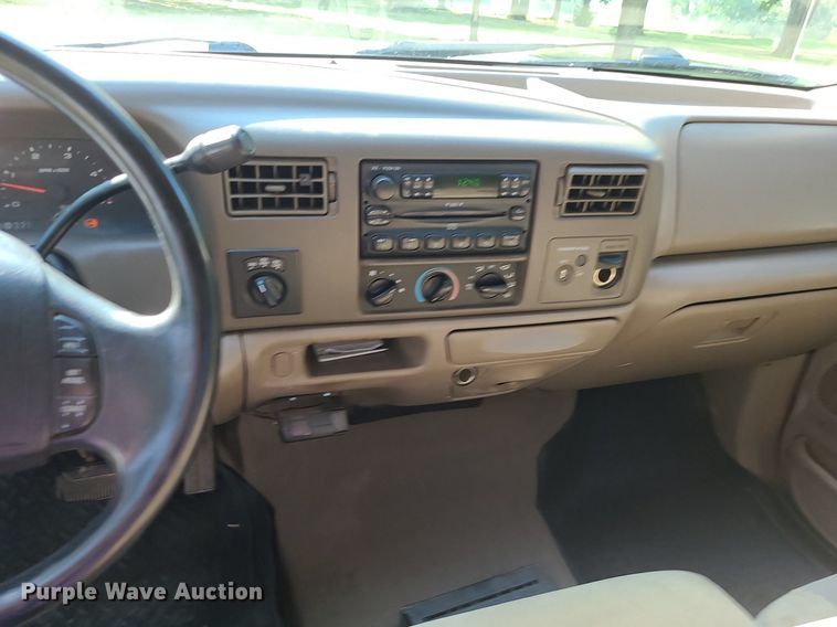 image for item MJ9303 2004 Ford F350 Super Duty  utility bed pickup truck