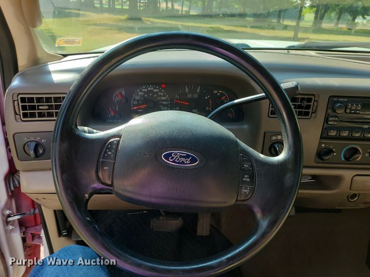 image for item MJ9303 2004 Ford F350 Super Duty  utility bed pickup truck