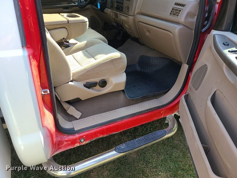 image for item MJ9303 2004 Ford F350 Super Duty  utility bed pickup truck