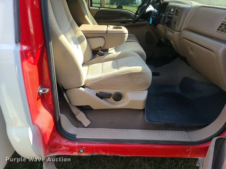 image for item MJ9303 2004 Ford F350 Super Duty  utility bed pickup truck