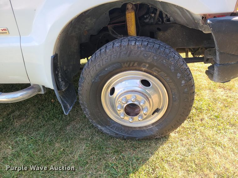 image for item MJ9303 2004 Ford F350 Super Duty  utility bed pickup truck