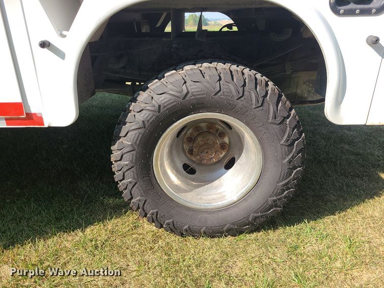 image for item MJ9303 2004 Ford F350 Super Duty  utility bed pickup truck