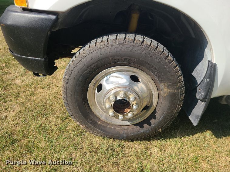 image for item MJ9303 2004 Ford F350 Super Duty  utility bed pickup truck