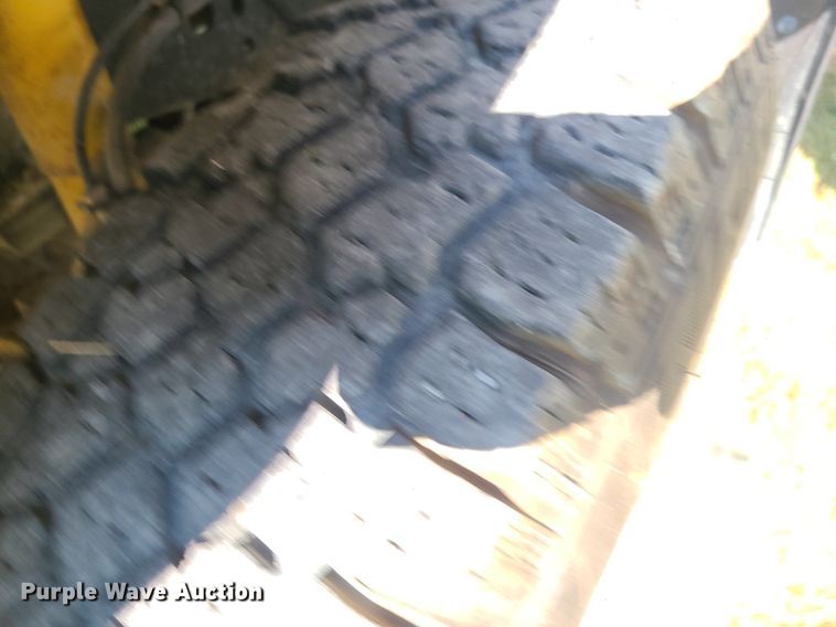 image for item MJ9303 2004 Ford F350 Super Duty  utility bed pickup truck