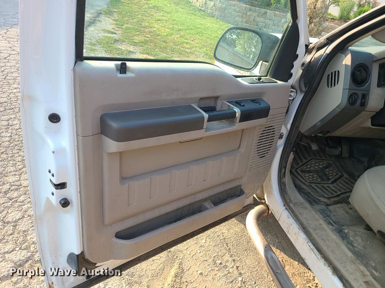 image for item MJ9304 2008 Ford F250 Super Duty XL  SuperCab pickup truck