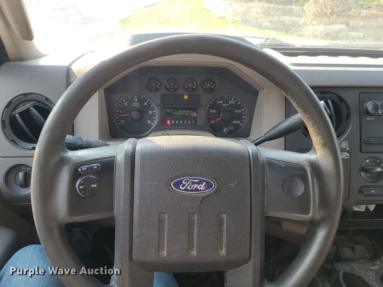 image for item MJ9304 2008 Ford F250 Super Duty XL  SuperCab pickup truck