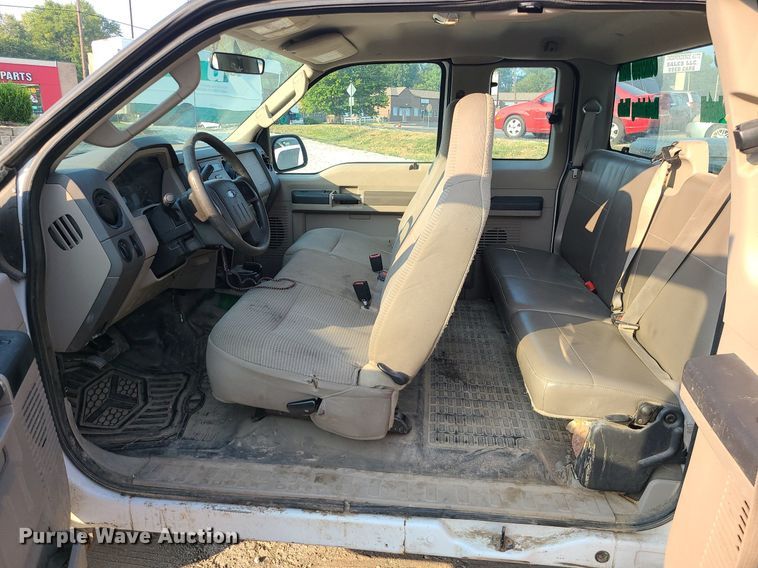 image for item MJ9304 2008 Ford F250 Super Duty XL  SuperCab pickup truck