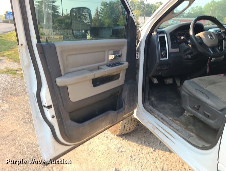 image for item MJ9305 2012 Dodge Ram 2500  Crew Cab flatbed truck