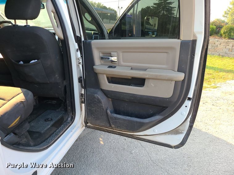 image for item MJ9305 2012 Dodge Ram 2500  Crew Cab flatbed truck