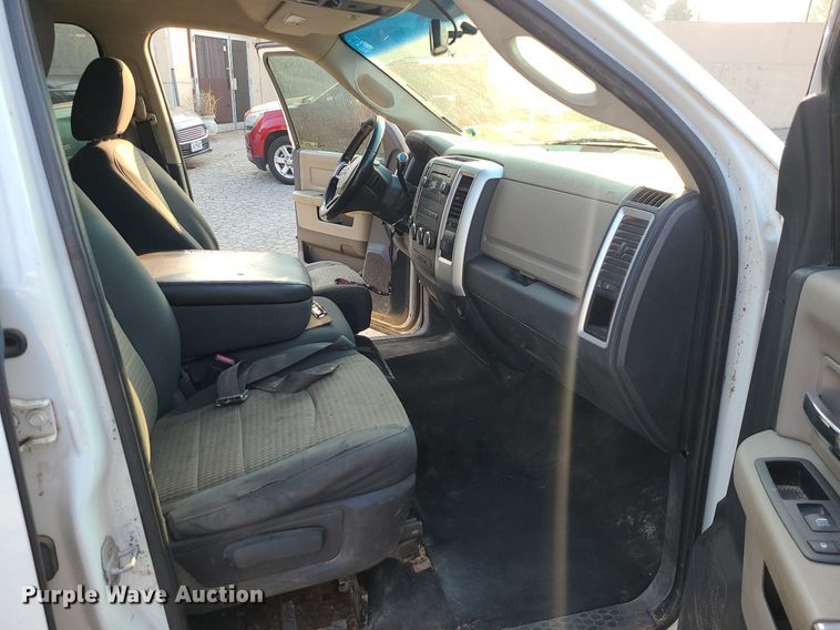 image for item MJ9305 2012 Dodge Ram 2500  Crew Cab flatbed truck