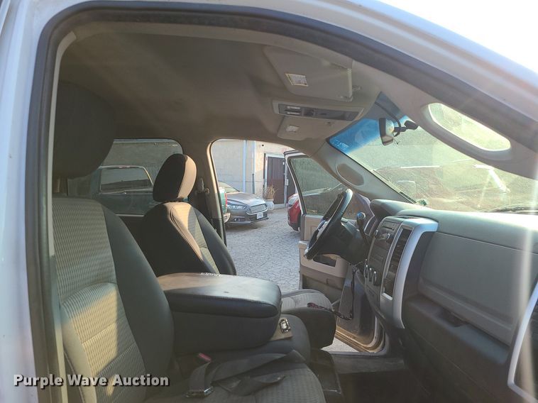 image for item MJ9305 2012 Dodge Ram 2500  Crew Cab flatbed truck