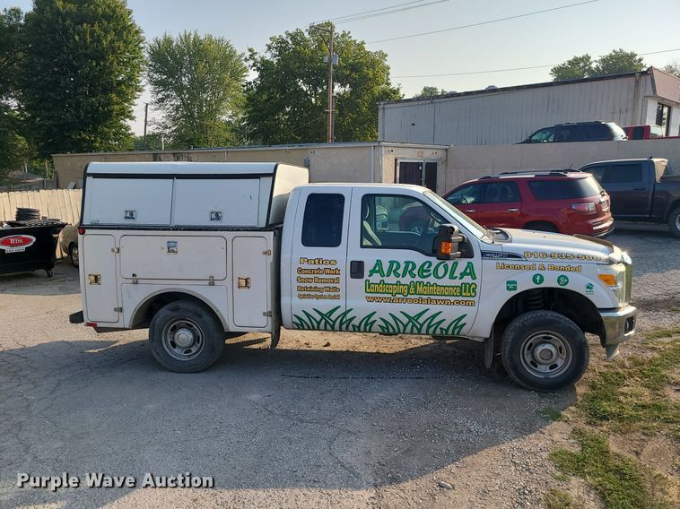 image for item MJ9307 2011 Ford F250 Super Duty XLT  SuperCab utility bed pickup truck