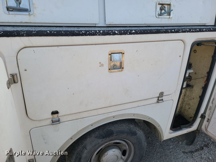 image for item MJ9307 2011 Ford F250 Super Duty XLT  SuperCab utility bed pickup truck