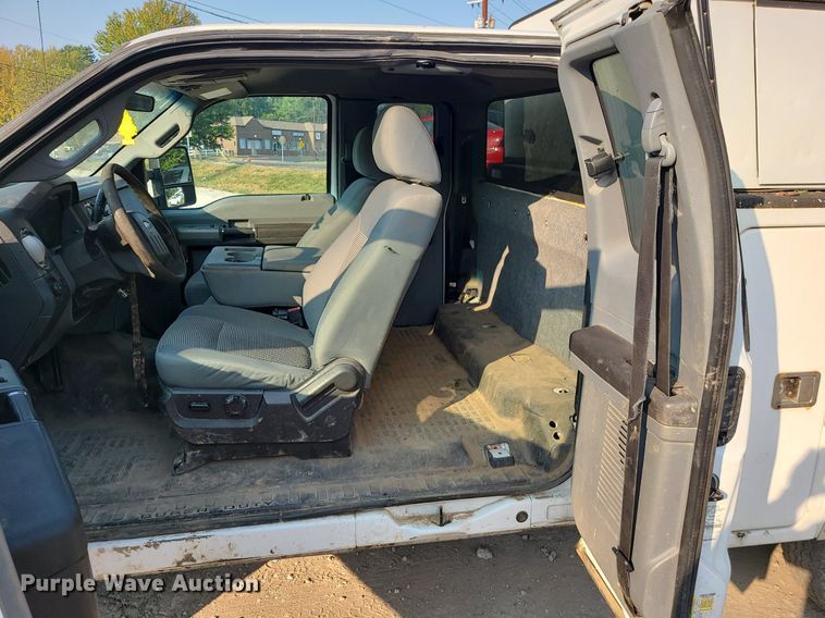 image for item MJ9307 2011 Ford F250 Super Duty XLT  SuperCab utility bed pickup truck