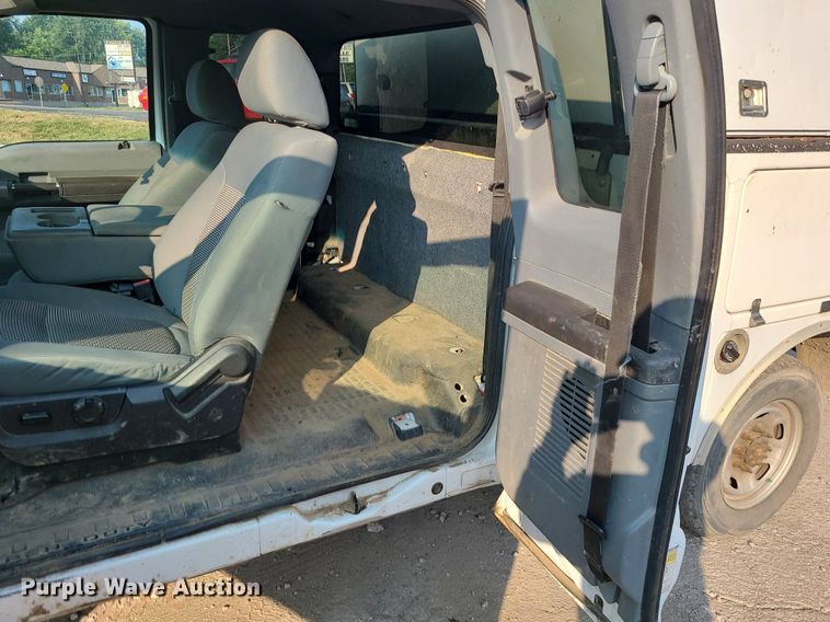 image for item MJ9307 2011 Ford F250 Super Duty XLT  SuperCab utility bed pickup truck