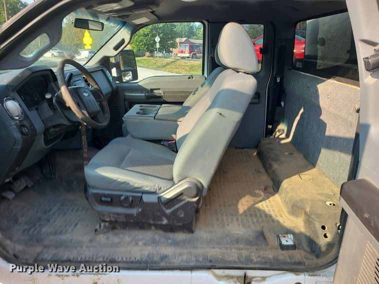 image for item MJ9307 2011 Ford F250 Super Duty XLT  SuperCab utility bed pickup truck