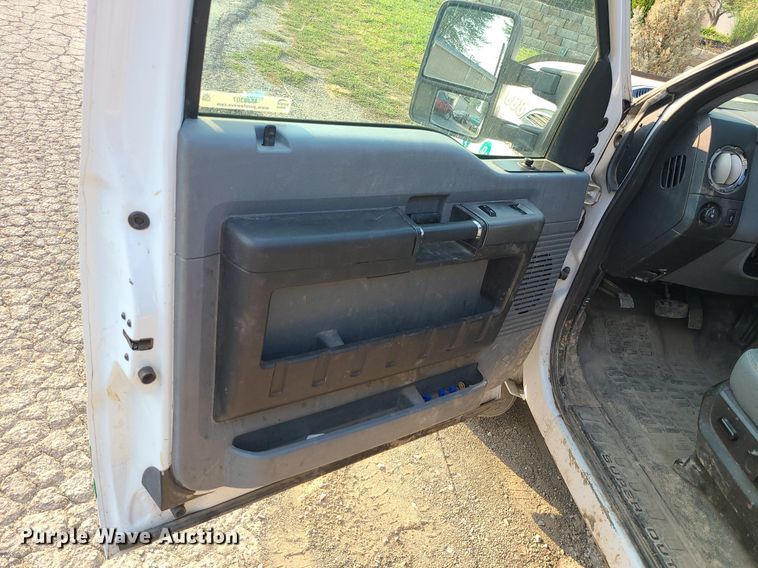 image for item MJ9307 2011 Ford F250 Super Duty XLT  SuperCab utility bed pickup truck