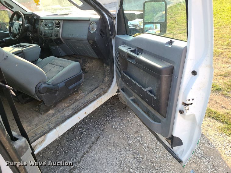 image for item MJ9307 2011 Ford F250 Super Duty XLT  SuperCab utility bed pickup truck