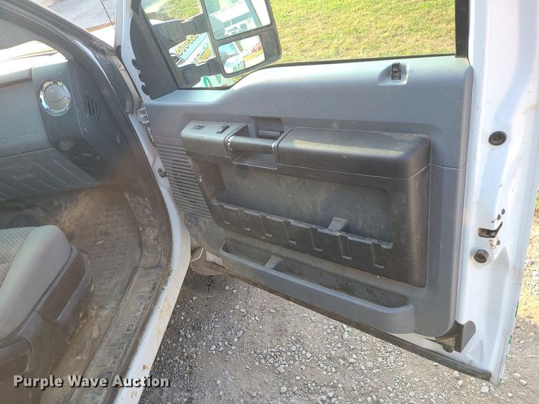 image for item MJ9307 2011 Ford F250 Super Duty XLT  SuperCab utility bed pickup truck