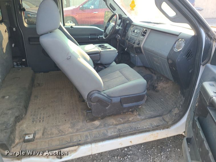 image for item MJ9307 2011 Ford F250 Super Duty XLT  SuperCab utility bed pickup truck