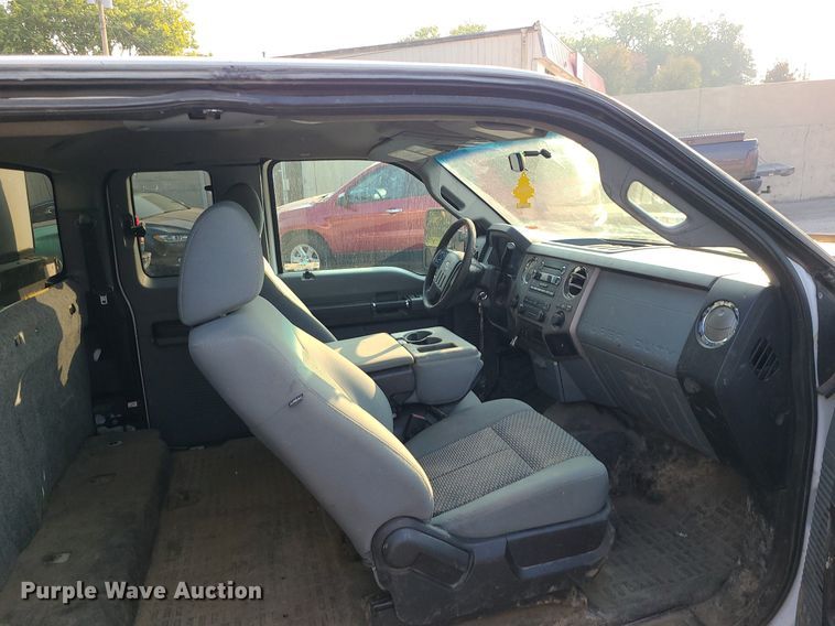 image for item MJ9307 2011 Ford F250 Super Duty XLT  SuperCab utility bed pickup truck