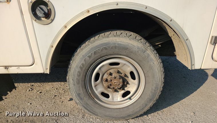 image for item MJ9307 2011 Ford F250 Super Duty XLT  SuperCab utility bed pickup truck