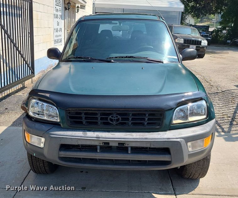 image for item MJ9312 1999 Toyota RAV4  SUV