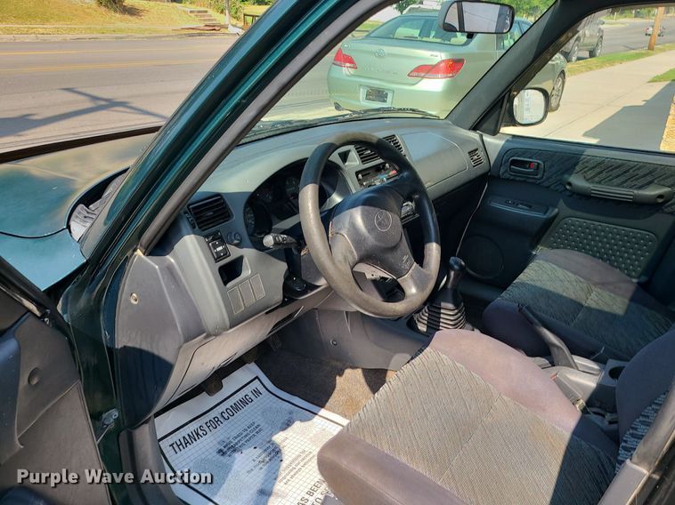 image for item MJ9312 1999 Toyota RAV4  SUV