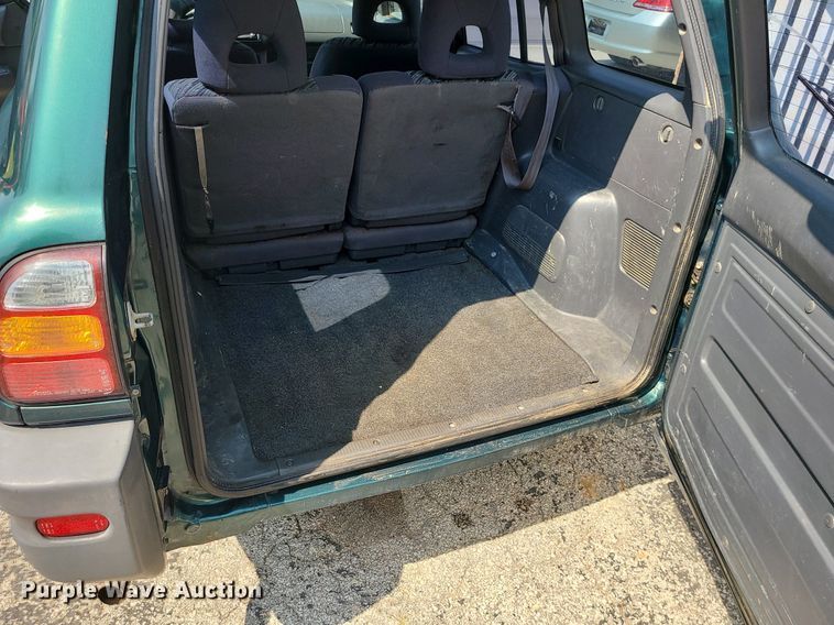 image for item MJ9312 1999 Toyota RAV4  SUV