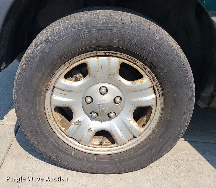 image for item MJ9312 1999 Toyota RAV4  SUV