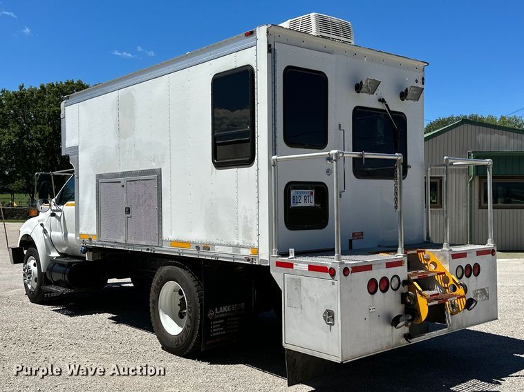 image for item ML9169 2011 Ford F750 Super Duty  box truck