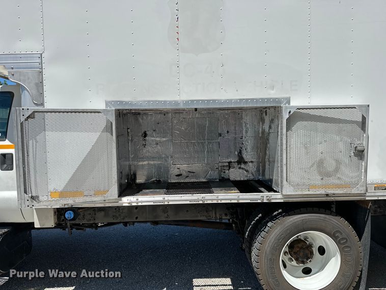 image for item ML9169 2011 Ford F750 Super Duty  box truck