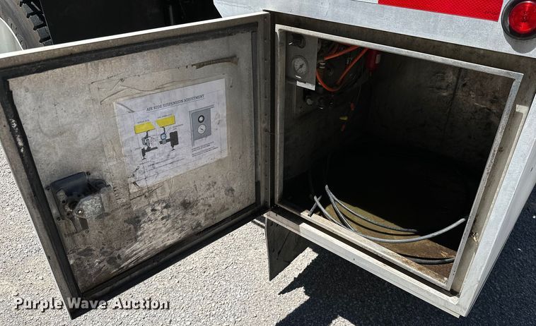 image for item ML9169 2011 Ford F750 Super Duty  box truck