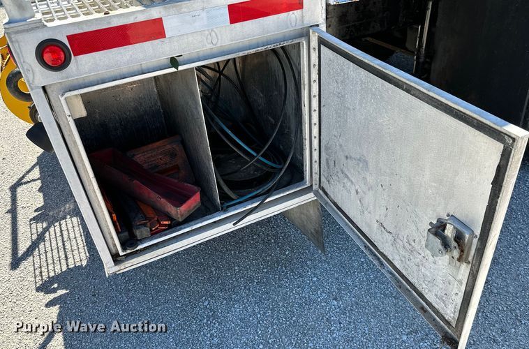 image for item ML9169 2011 Ford F750 Super Duty  box truck