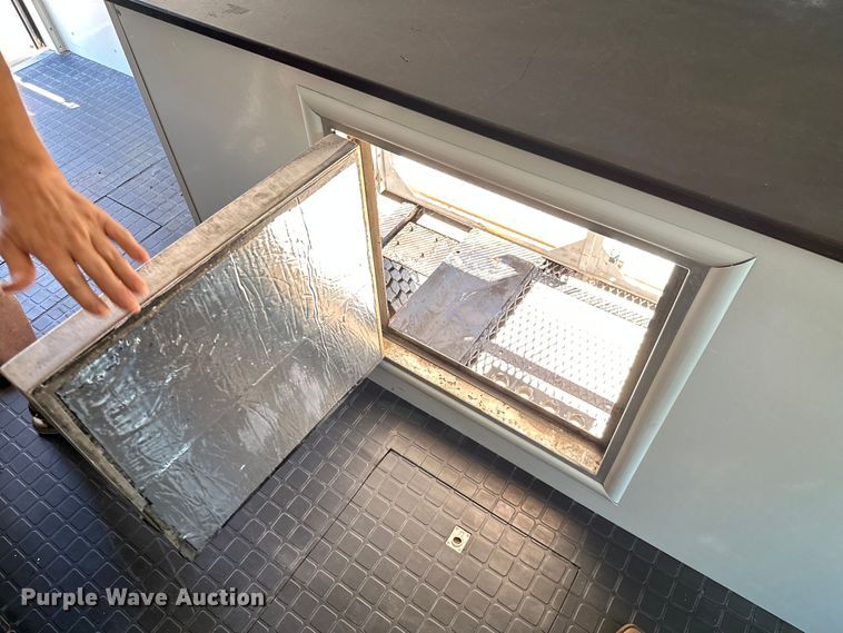 image for item ML9169 2011 Ford F750 Super Duty  box truck