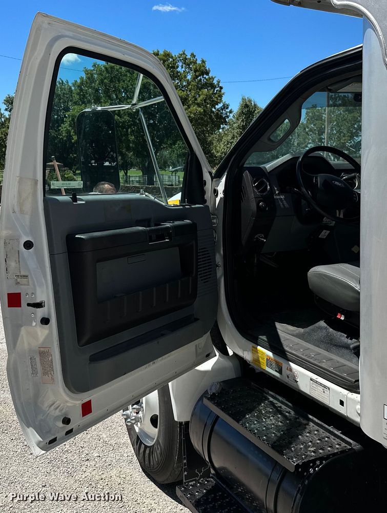 image for item ML9169 2011 Ford F750 Super Duty  box truck