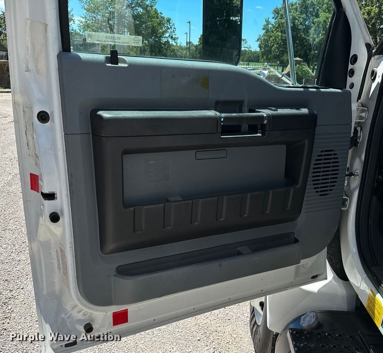 image for item ML9169 2011 Ford F750 Super Duty  box truck