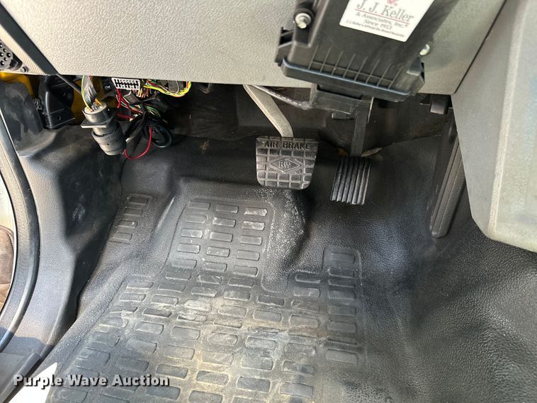 image for item ML9169 2011 Ford F750 Super Duty  box truck