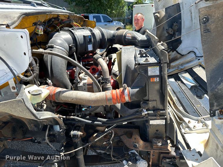 image for item ML9169 2011 Ford F750 Super Duty  box truck