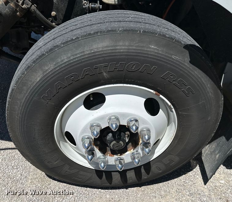 image for item ML9169 2011 Ford F750 Super Duty  box truck