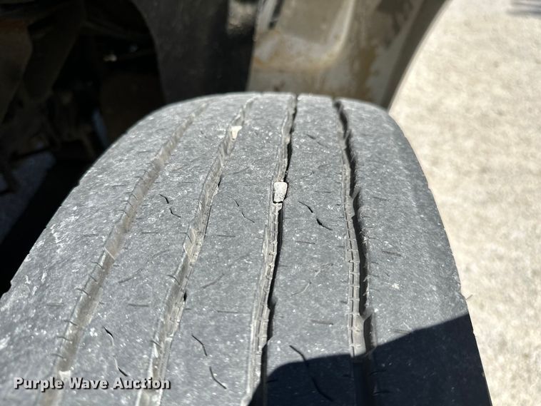 image for item ML9169 2011 Ford F750 Super Duty  box truck