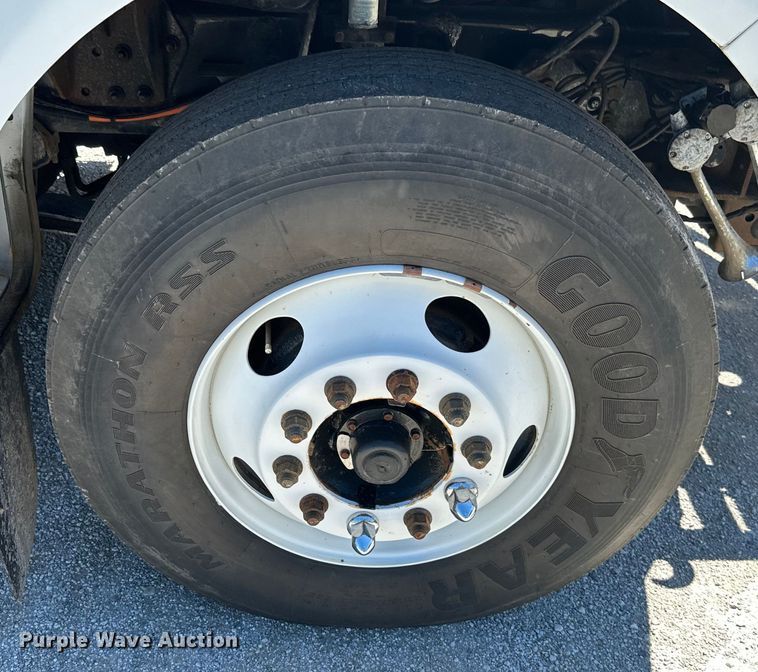 image for item ML9169 2011 Ford F750 Super Duty  box truck