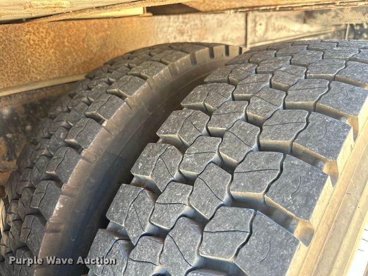 image for item ML9169 2011 Ford F750 Super Duty  box truck