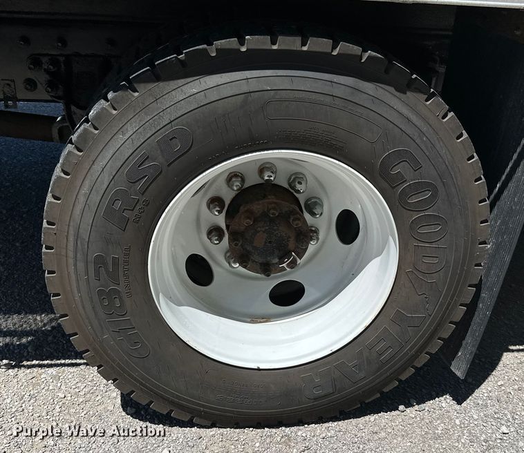 image for item ML9169 2011 Ford F750 Super Duty  box truck